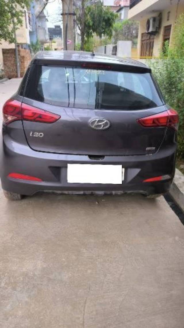 https://images10.gaadi.com/usedcar_image/4615265/original/processed_a505c8a6-e4fd-4b8f-8ebf-ffe487e60222.jpeg?imwidth=6400