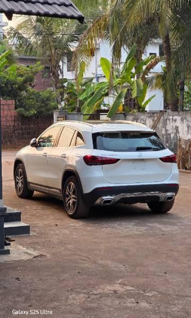https://images10.gaadi.com/usedcar_image/4615266/original/processed_2642b15d-1a85-4455-a66b-bfecb221067f.jpg?imwidth=6402