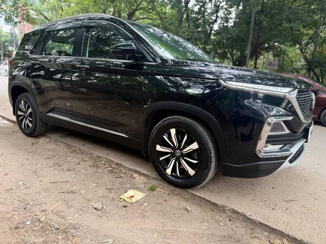 https://images10.gaadi.com/usedcar_image/4615267/original/processed_d8eb6fdc-bef6-444b-901d-61686f850e25.jpg?imwidth=6400