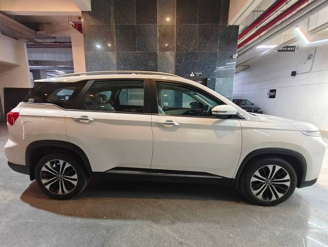 https://images10.gaadi.com/usedcar_image/4615272/original/processed_8b48a2dcc93445b6b7d7824dc87247f6.jpg?imwidth=6401