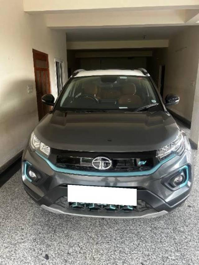https://images10.gaadi.com/usedcar_image/4615321/original/processed_087b4841-7072-4270-9ac9-2e6d867991fa.jpeg?imwidth=6402