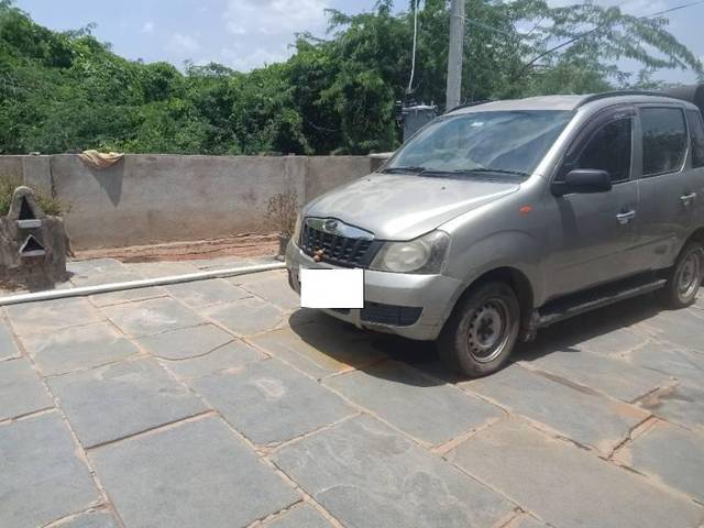https://images10.gaadi.com/usedcar_image/4615326/original/processed_f456d136-04de-4a0a-b854-bac4d6589844.jpg?imwidth=6402