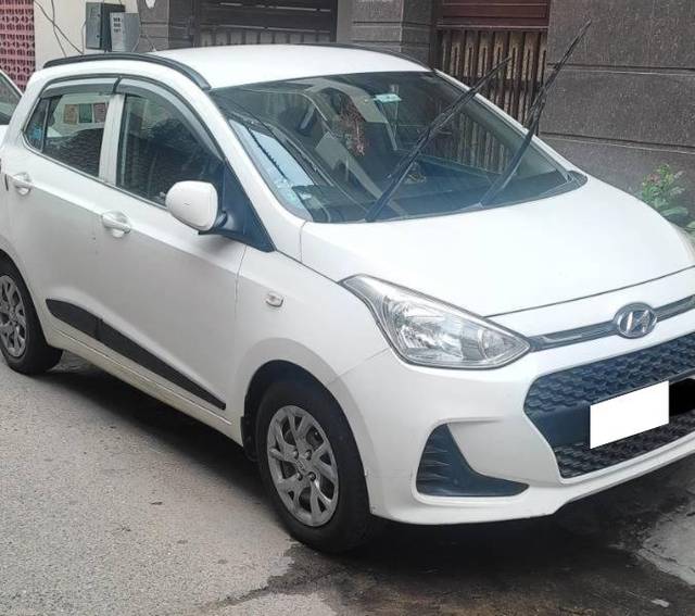 https://images10.gaadi.com/usedcar_image/4615329/original/processed_2d34c82f-7945-4240-b345-a0c91db36f7f.jpg?imwidth=6400