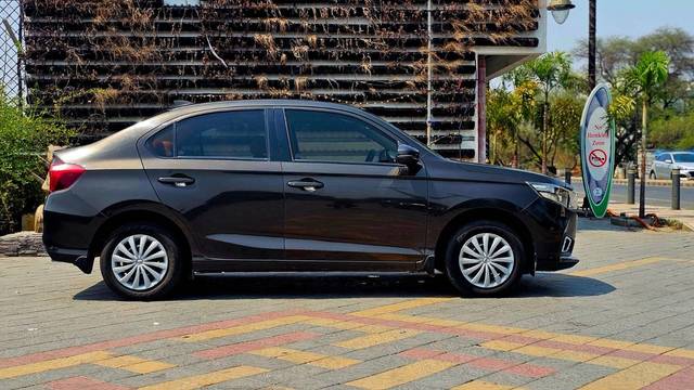 https://images10.gaadi.com/usedcar_image/4615333/original/processed_a1fe43f9ebfb6922517f56d135fa6593.jpg?imwidth=6401