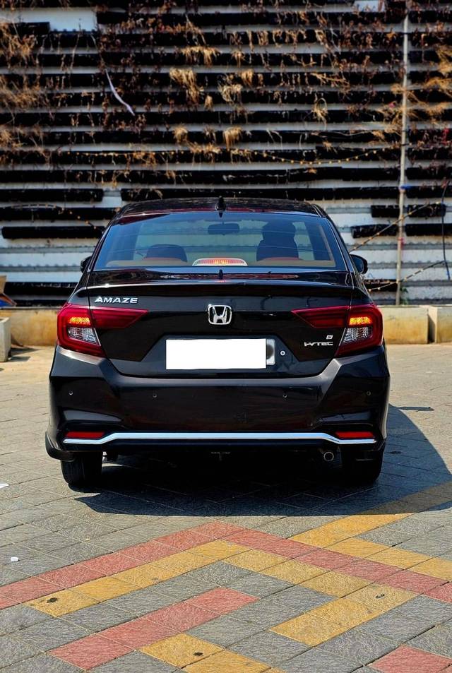 https://images10.gaadi.com/usedcar_image/4615333/original/processed_a9a1dde44d2008a5caa2886c7a232e12.jpg?imwidth=6402