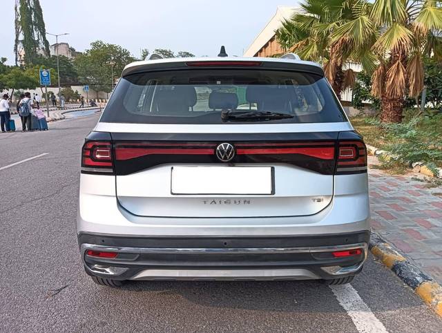 https://images10.gaadi.com/usedcar_image/4615337/original/processed_123cdb1dbfbeeb370772df98e10dc450.jpg?imwidth=6402