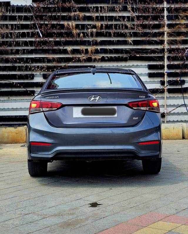 https://images10.gaadi.com/usedcar_image/4615340/original/processed_d3f13f8c6b0633ac329dc4cf3ebb6803.jpg?imwidth=6402