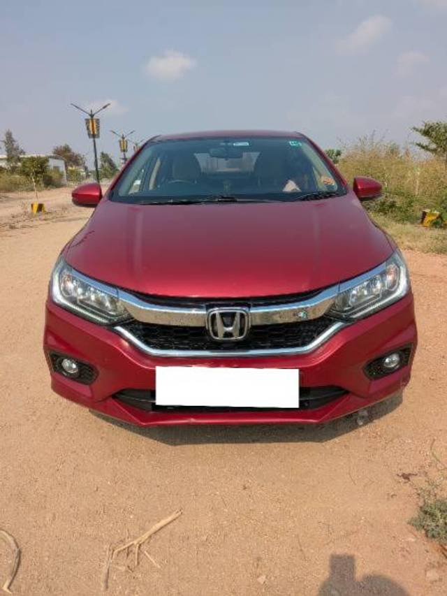 https://images10.gaadi.com/usedcar_image/4615347/original/processed_40c92333-1e9f-4b11-b11b-fb77310bd9d7.jpg?imwidth=6400