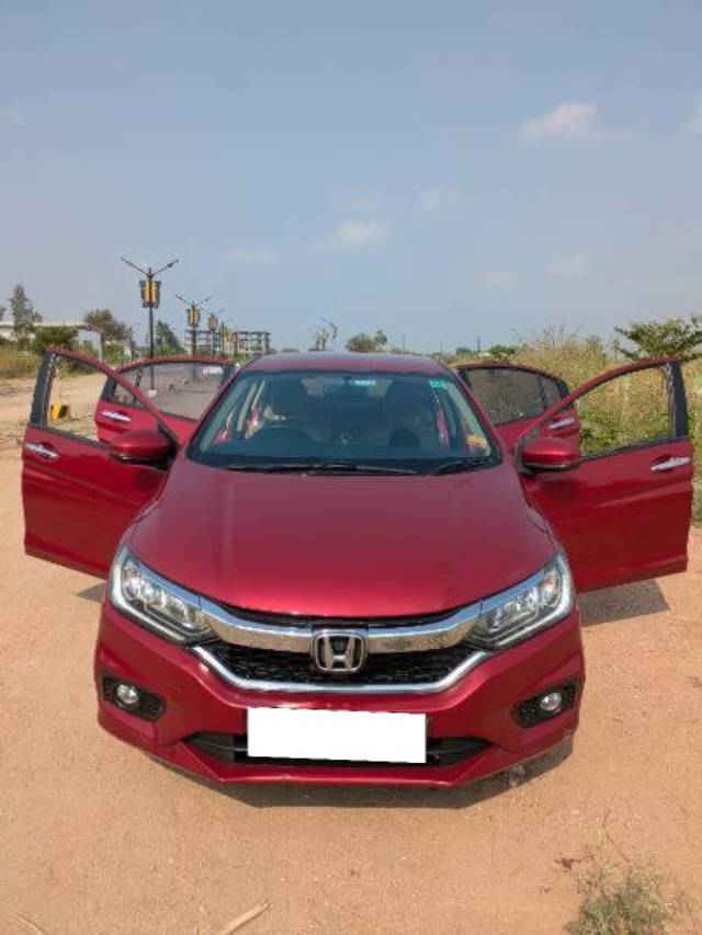 https://images10.gaadi.com/usedcar_image/4615347/original/processed_ab443e55-68eb-43e3-b18b-78c7dca137c3.jpg?imwidth=6402