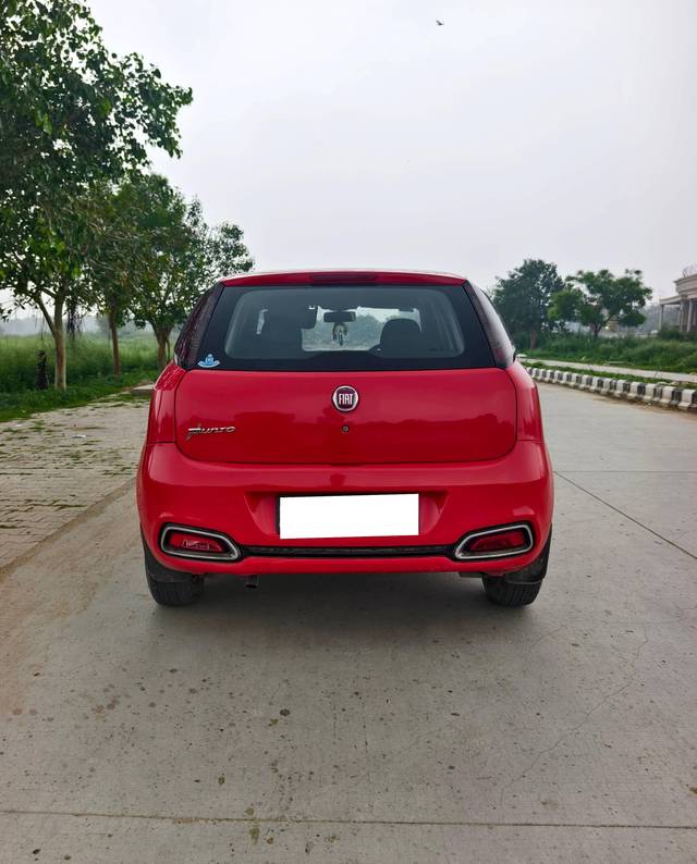 https://images10.gaadi.com/usedcar_image/4615351/original/processed_04d01bdca7578faf39fb64614dd2f90c.jpg?imwidth=6402