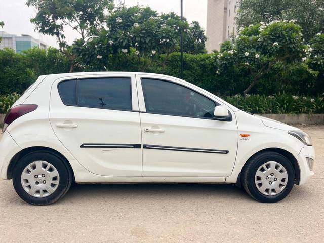 https://images10.gaadi.com/usedcar_image/4615365/original/d0f85f84a09f264296998a1106cebb4f.jpg?imwidth=6401