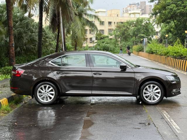 https://images10.gaadi.com/usedcar_image/4615382/original/processed_95f7af68bdab1253ad35511071f2ded3.jpeg?imwidth=6401