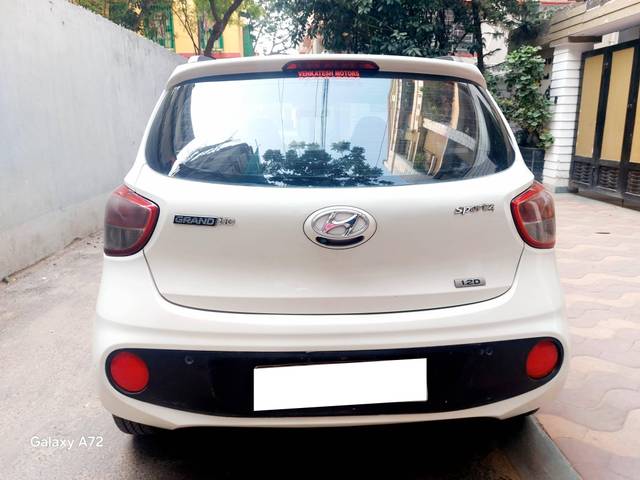 https://images10.gaadi.com/usedcar_image/4615386/original/processed_0ee8a6f7a589e720011d499d4165ddcb.jpg?imwidth=6402