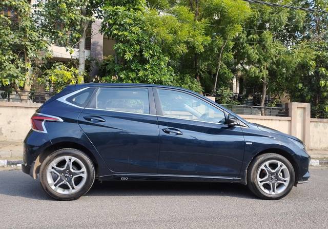 https://images10.gaadi.com/usedcar_image/4615397/original/processed_bb41d4ba4abcc19494d82a64fbcf7d01.jpg?imwidth=6401