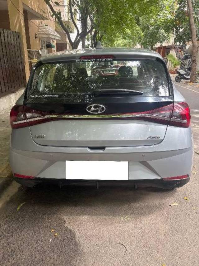 https://images10.gaadi.com/usedcar_image/4615452/original/processed_9a9681b1-47ae-4d01-a453-5c16492728cd.jpg?imwidth=6402