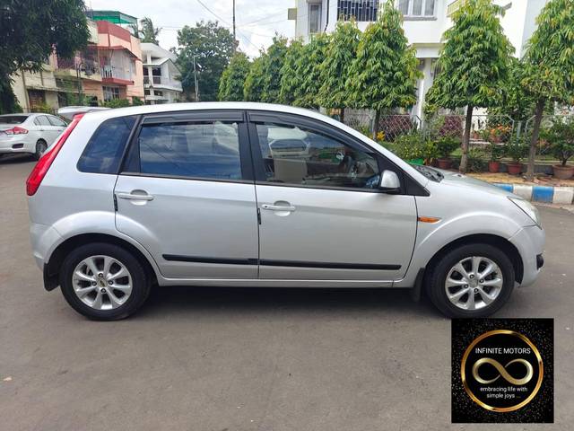 https://images10.gaadi.com/usedcar_image/4615458/original/processed_a62254de4ec3cc5cab8b6cfaf52ae9f3.jpg?imwidth=6401