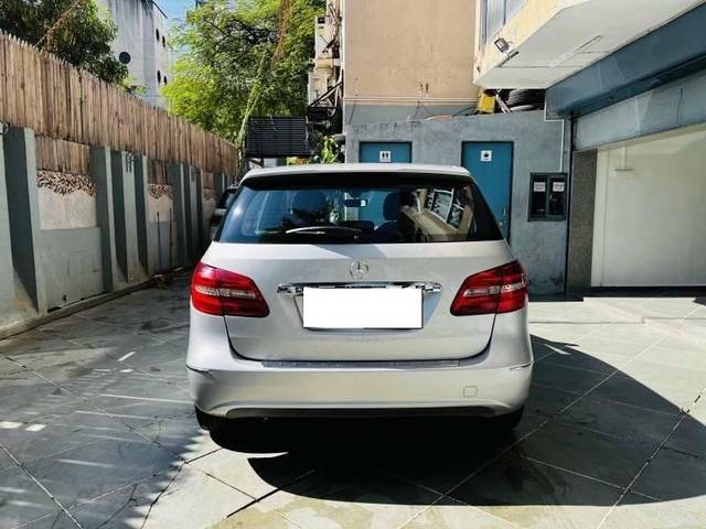 https://images10.gaadi.com/usedcar_image/4615472/original/processed_570f7b791ceaa65af2b63ca59d9639d7.jpg?imwidth=6401