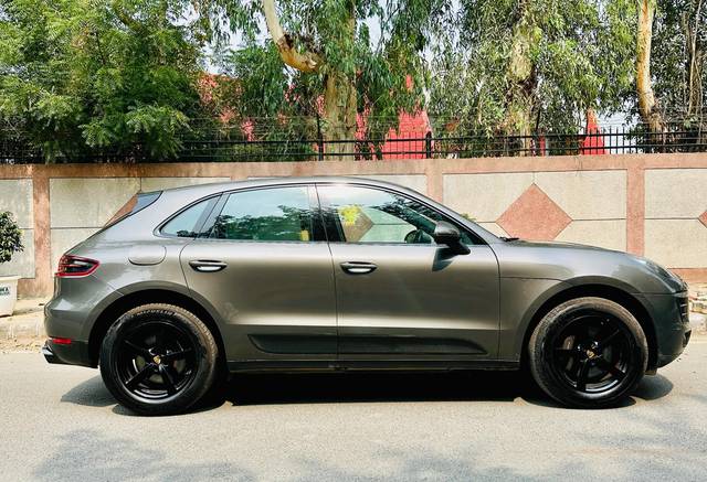 https://images10.gaadi.com/usedcar_image/4615498/original/processed_c3ceed19206a2523f793ef2ba3a617ca.jpg?imwidth=6401