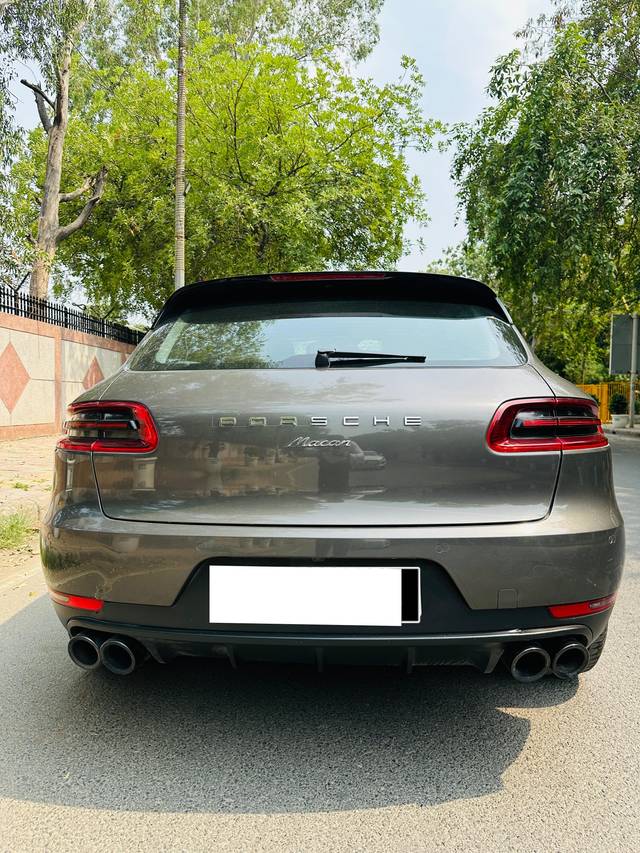 https://images10.gaadi.com/usedcar_image/4615498/original/processed_d5379e792a08bf901240fc3938b97962.jpg?imwidth=6402