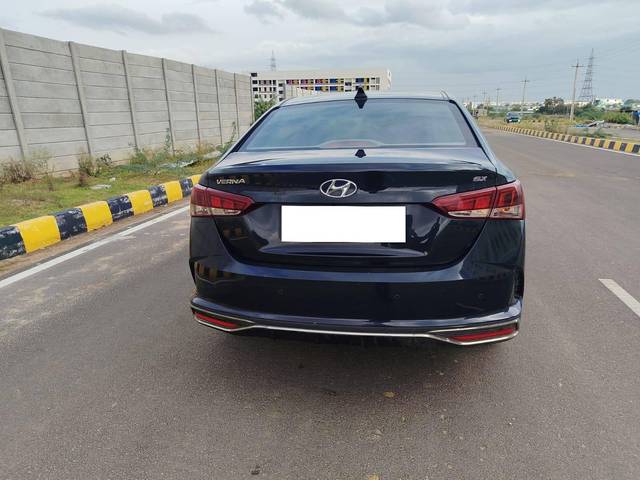 https://images10.gaadi.com/usedcar_image/4615511/original/processed_313d281a2f7304a589f1dacd153ba91d.jpg?imwidth=6402
