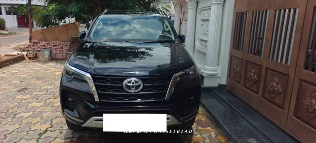https://images10.gaadi.com/usedcar_image/4615543/original/processed_6370ce71-dfb8-4e0a-8be4-d647869935c1.jpg?imwidth=6400
