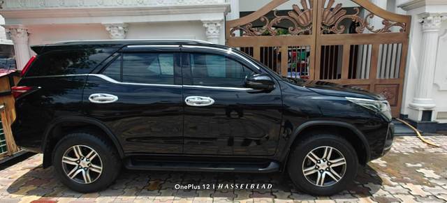 https://images10.gaadi.com/usedcar_image/4615543/original/processed_a1ef8cce-5199-4a9e-ac46-e46cd9e149cb.jpg?imwidth=6401