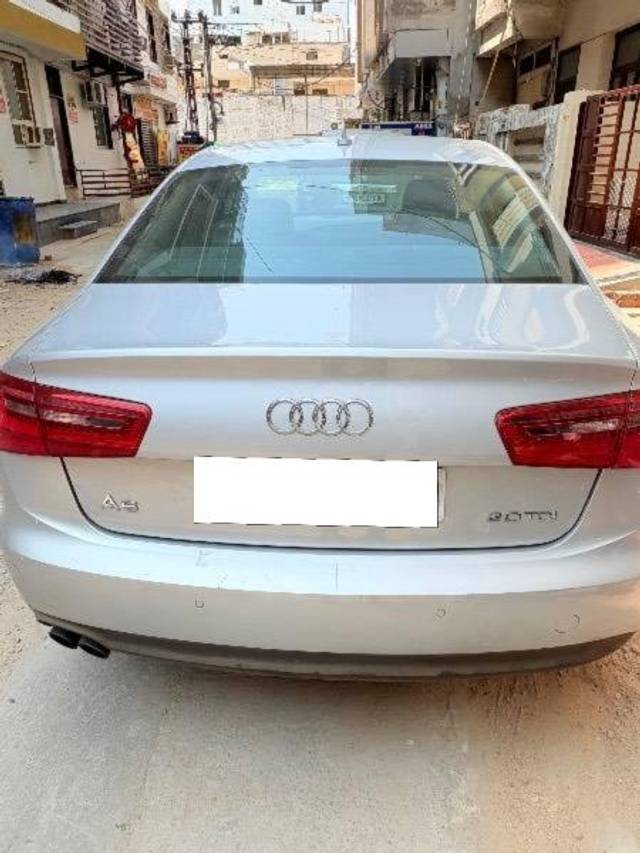 https://images10.gaadi.com/usedcar_image/4615548/original/processed_a789cabc-d04b-4135-bb4e-eac0fb5e3415.jpeg?imwidth=6401