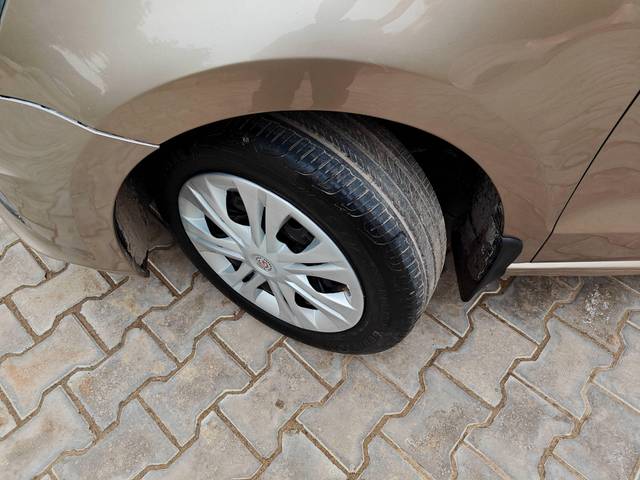 https://images10.gaadi.com/usedcar_image/4615606/original/processed_a3a6b5162b52f0c66f9d1215f2665d96.jpg?imwidth=6401
