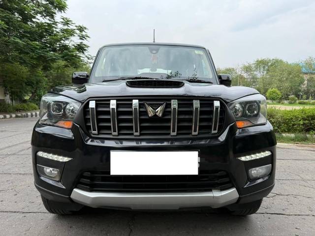 https://images10.gaadi.com/usedcar_image/4615611/original/processed_cd2033d8a9dafc26c9b39a8d5ce4d13b.jpg?imwidth=6400