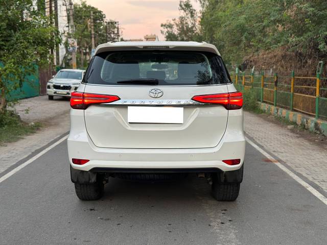 https://images10.gaadi.com/usedcar_image/4615615/original/processed_9a4616be4fede02cd5610fdb2d026acc.jpg?imwidth=6402
