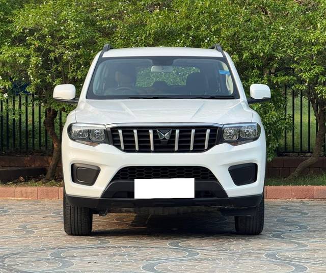 https://images10.gaadi.com/usedcar_image/4615630/original/processed_9e8f3f8bc74f797755c92390a8b7027a.jpg?imwidth=6400