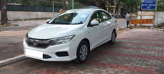 https://images10.gaadi.com/usedcar_image/4615631/original/processed_c6c896e48dc87fed20a8fad7d5bb1c90.jpeg?imwidth=6400