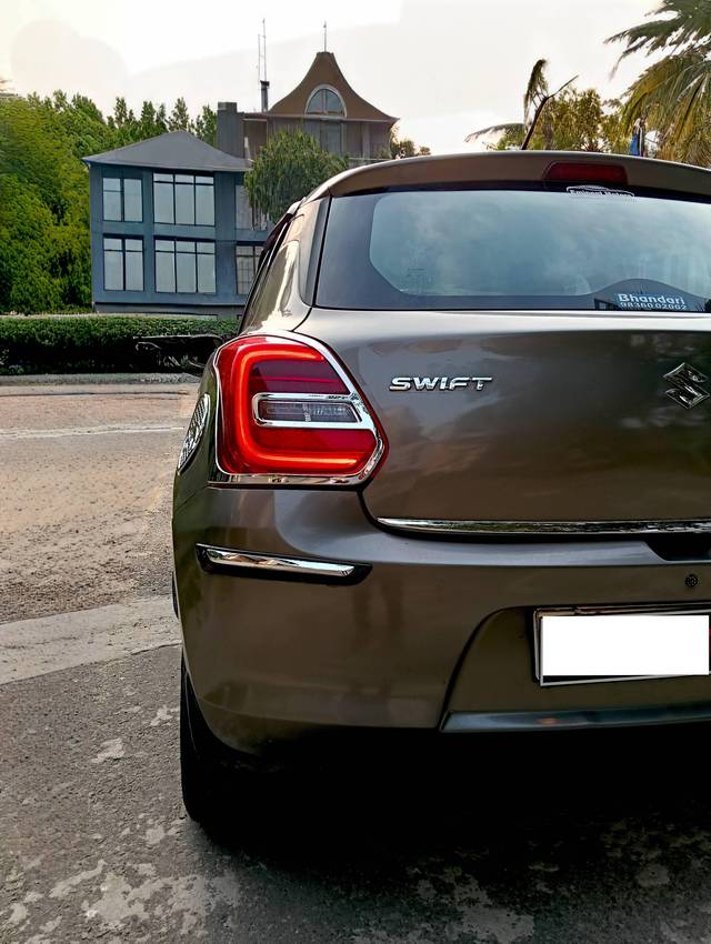 https://images10.gaadi.com/usedcar_image/4615634/original/processed_f054f367761f936cebc613b192b34dee.jpg?imwidth=6401