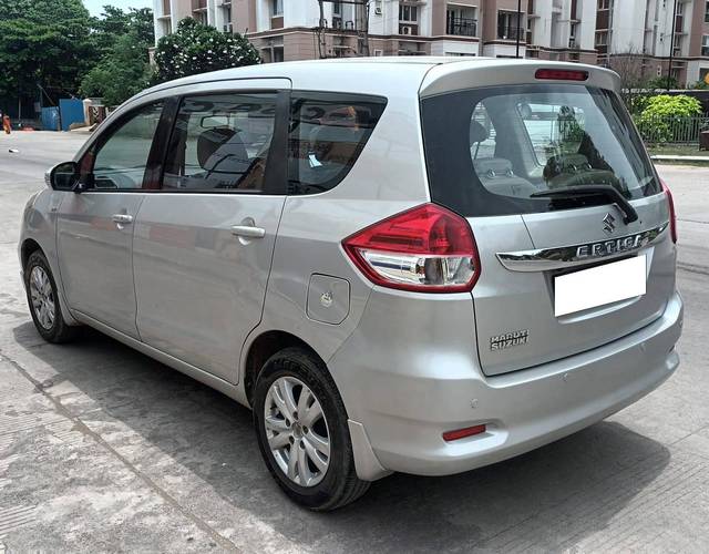 https://images10.gaadi.com/usedcar_image/4615637/original/processed_dce95196-5e61-4db1-a3d3-deabd254ef12.jpg?imwidth=6402