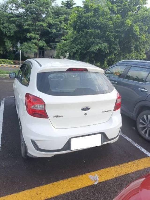 https://images10.gaadi.com/usedcar_image/4615643/original/processed_deae53aa-e33a-49ef-a502-93d376cdf1ea.jpg?imwidth=6401