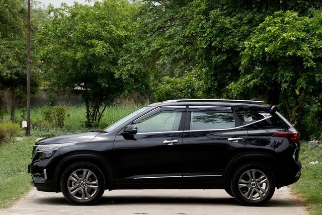 https://images10.gaadi.com/usedcar_image/4615647/original/0324e496a9b96ad7302ff64a39ce79ba.jpg?imwidth=6402