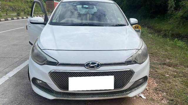 https://images10.gaadi.com/usedcar_image/4615669/original/processed_6be0e365-bfcd-4a7e-8dec-d7f580a64803.jpeg?imwidth=6400