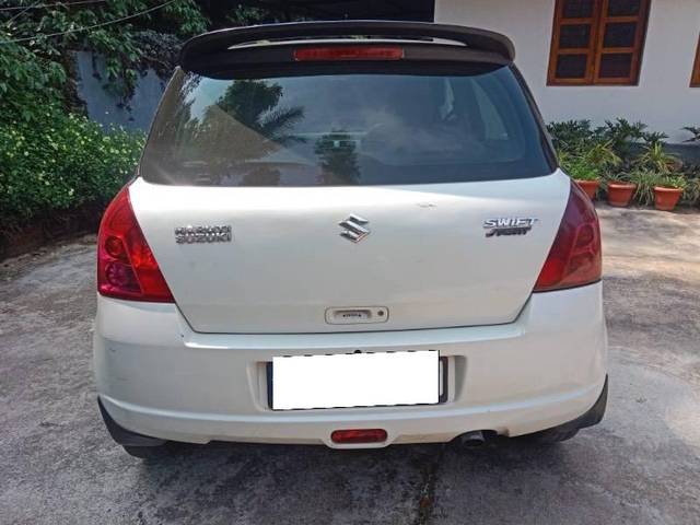 https://images10.gaadi.com/usedcar_image/4615675/original/processed_0e90721a-df21-40c6-99fb-d46173a6c6d3.jpeg?imwidth=6401