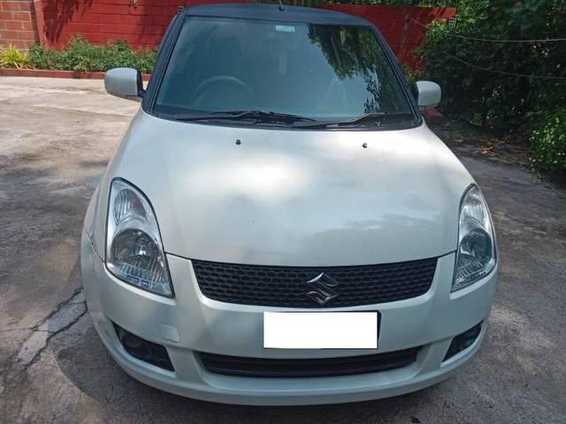 https://images10.gaadi.com/usedcar_image/4615675/original/processed_af9a4142-372f-424a-b199-46272ef1b1d5.jpeg?imwidth=6400