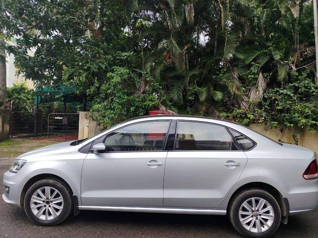 https://images10.gaadi.com/usedcar_image/4615708/original/1ddd524e-dab7-4cb5-91ff-44bcf3dbf7a0.jpg?imwidth=6401