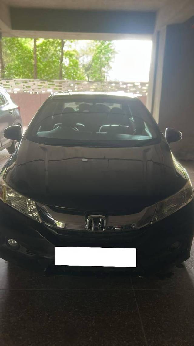https://images10.gaadi.com/usedcar_image/4615724/original/processed_ecdd6a27-abd7-48d2-9fe6-1b37aeed09df.jpg?imwidth=6400