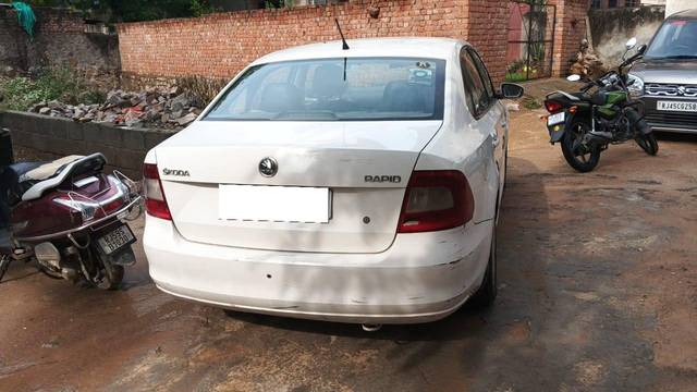 https://images10.gaadi.com/usedcar_image/4615750/original/processed_27666ca2-1c07-4f6a-ae7d-e94abdd47e09.jpg?imwidth=6401