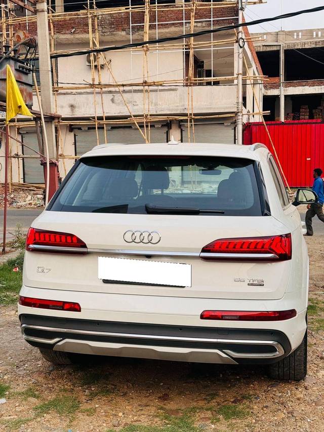 https://images10.gaadi.com/usedcar_image/4615777/original/processed_b19e048a38e0514f9b5efbbaa9f7e1b9.jpg?imwidth=6401