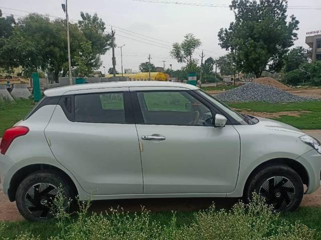 https://images10.gaadi.com/usedcar_image/4615778/original/processed_a52a9f1c-3cc7-4a0b-895b-4ef3d0e0e210.jpg?imwidth=6401