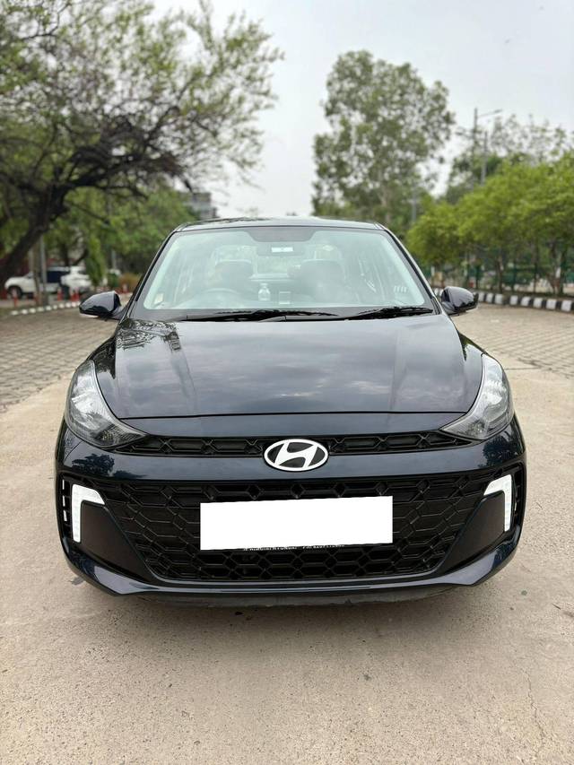 https://images10.gaadi.com/usedcar_image/4615781/original/processed_7ffbe5192b29eda6a4794fd09c81873b.jpg?imwidth=6400