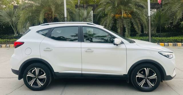 https://images10.gaadi.com/usedcar_image/4615798/original/8481935c0181905692ef3c174e9f2ff2.jpg?imwidth=6401