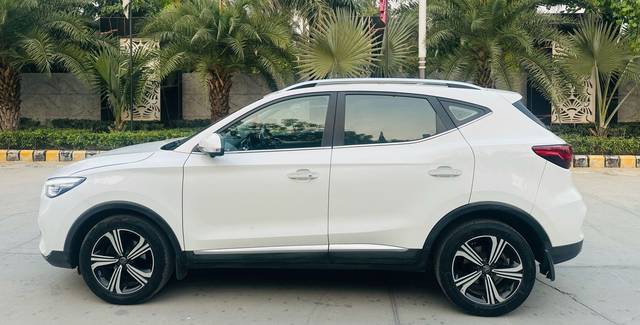 https://images10.gaadi.com/usedcar_image/4615798/original/c4be14ced2ddbbf06b3bc9b873c8fd35.jpg?imwidth=6402