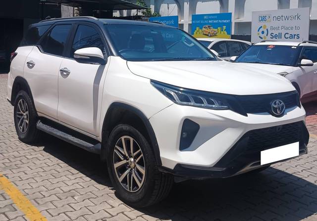 https://images10.gaadi.com/usedcar_image/4615803/original/processed_0256155c-4f62-488c-a6a4-d0acaf23f03d.jpg?imwidth=6400