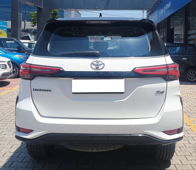 https://images10.gaadi.com/usedcar_image/4615803/original/processed_3d1e1069-5f1e-49ab-9f24-f728ad71969e.jpg?imwidth=6402