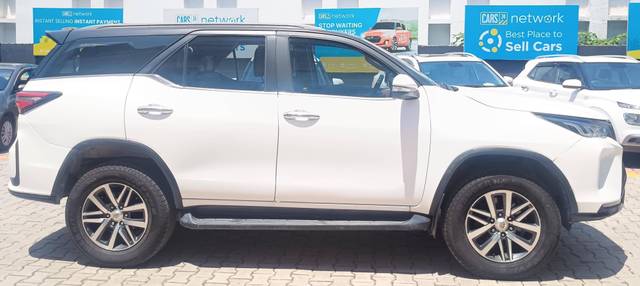 https://images10.gaadi.com/usedcar_image/4615803/original/processed_50560191-6b50-4d49-b63d-6d8e2e68d812.jpg?imwidth=6401